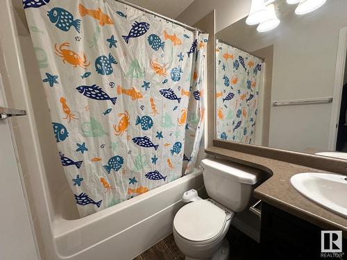 1569 37A Av Nw, Edmonton, AB - Indoor Photo Showing Bathroom