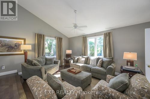 109 Parkview Drive, Thames Centre (Dorchester), ON - Indoor Photo Showing Living Room