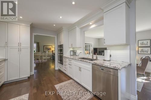 109 Parkview Drive, Thames Centre (Dorchester), ON - Indoor Photo Showing Kitchen With Double Sink With Upgraded Kitchen