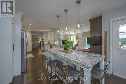 109 Parkview Drive, Thames Centre (Dorchester), ON - Indoor Photo Showing Kitchen With Upgraded Kitchen