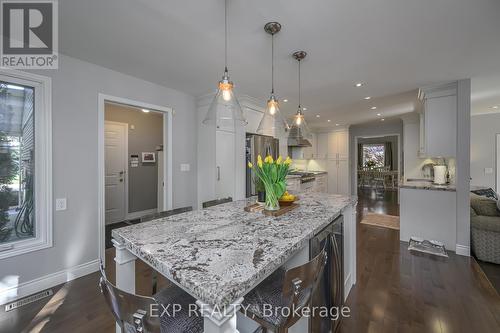 109 Parkview Drive, Thames Centre (Dorchester), ON - Indoor Photo Showing Kitchen With Upgraded Kitchen