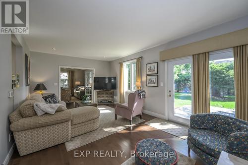 109 Parkview Drive, Thames Centre (Dorchester), ON - Indoor Photo Showing Living Room