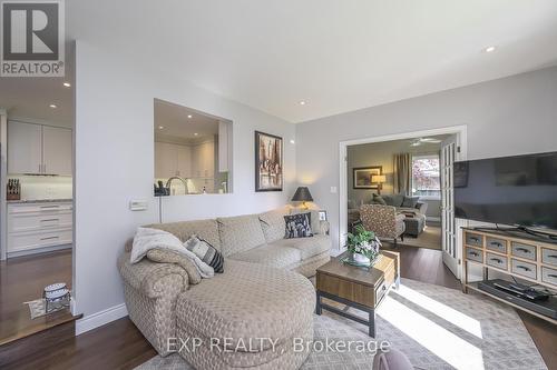 109 Parkview Drive, Thames Centre (Dorchester), ON - Indoor Photo Showing Living Room