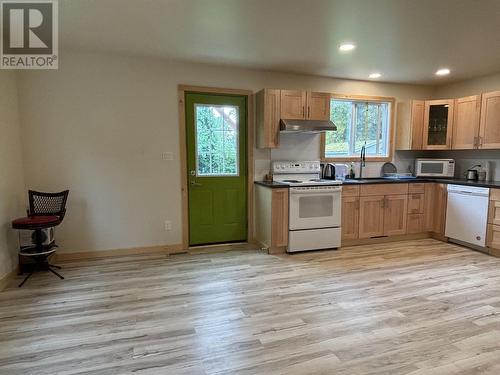 5111 Medeek Avenue, Terrace, BC - Indoor Photo Showing Kitchen