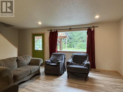 5111 Medeek Avenue, Terrace, BC - Indoor Photo Showing Living Room