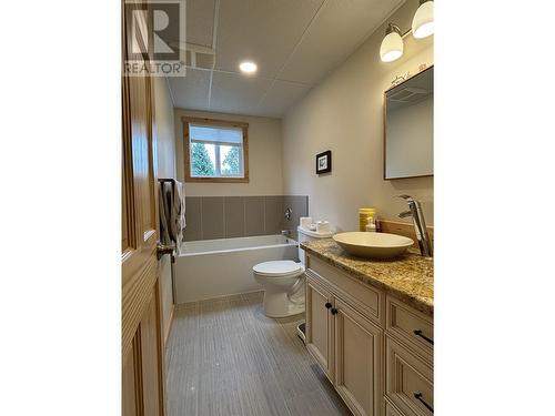 5111 Medeek Avenue, Terrace, BC - Indoor Photo Showing Bathroom