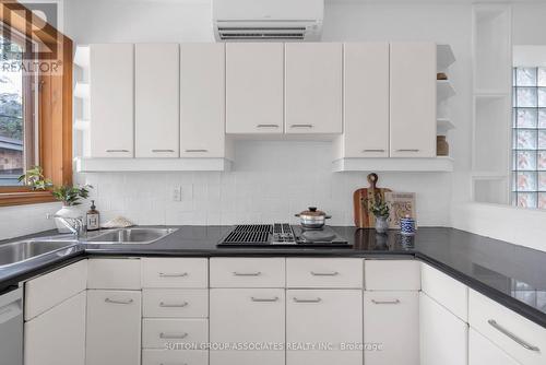 333 Brunswick Avenue, Toronto, ON - Indoor Photo Showing Kitchen