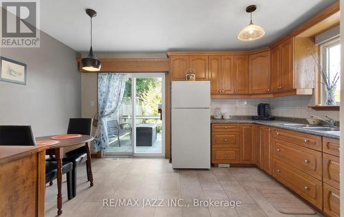 290 Chaleur Avenue, Oshawa (Lakeview), ON - Indoor Photo Showing Kitchen With Double Sink