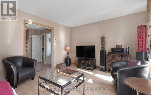 290 Chaleur Avenue, Oshawa (Lakeview), ON - Indoor Photo Showing Living Room