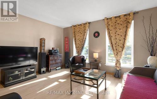 290 Chaleur Avenue, Oshawa (Lakeview), ON - Indoor Photo Showing Living Room