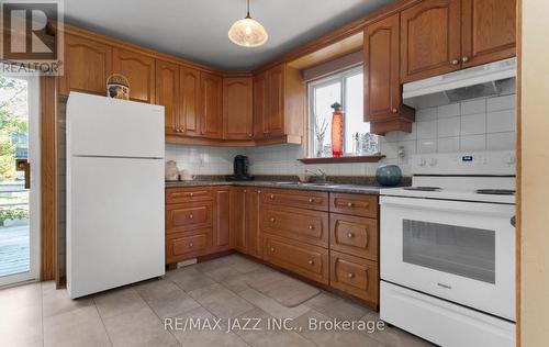 290 Chaleur Avenue, Oshawa (Lakeview), ON - Indoor Photo Showing Kitchen