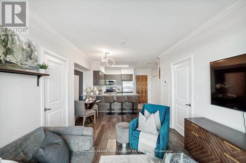 309 - 1235 Bayly Street, Pickering (Bay Ridges), ON - Indoor Photo Showing Living Room