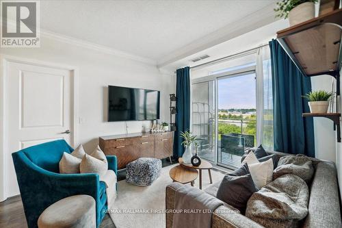 309 - 1235 Bayly Street, Pickering (Bay Ridges), ON - Indoor Photo Showing Living Room