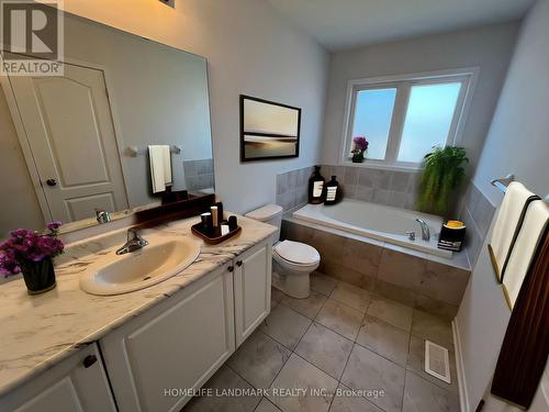 943 Kicking Horse Path, Oshawa (Mclaughlin), ON - Indoor Photo Showing Bathroom