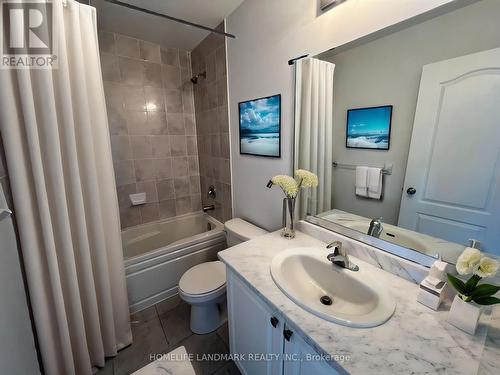 943 Kicking Horse Path, Oshawa, ON - Indoor Photo Showing Bathroom