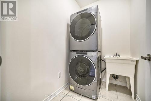 21 Fallharvest Way, Whitchurch-Stouffville, ON - Indoor Photo Showing Laundry Room