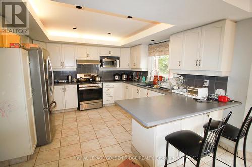 1 Ashford Court, Aurora (Aurora Highlands), ON - Indoor Photo Showing Kitchen