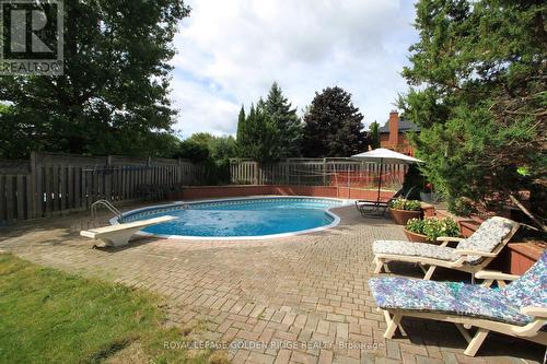 1 Ashford Court, Aurora (Aurora Highlands), ON - Outdoor With Backyard