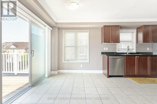 642 Scott Boulevard, Milton, ON - Indoor Photo Showing Kitchen