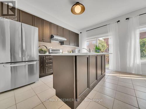 31 Lou Pomanti Street, Toronto (Humberlea-Pelmo Park), ON - Indoor Photo Showing Kitchen