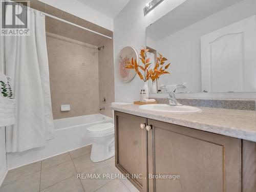 31 Lou Pomanti Street, Toronto (Humberlea-Pelmo Park), ON - Indoor Photo Showing Bathroom