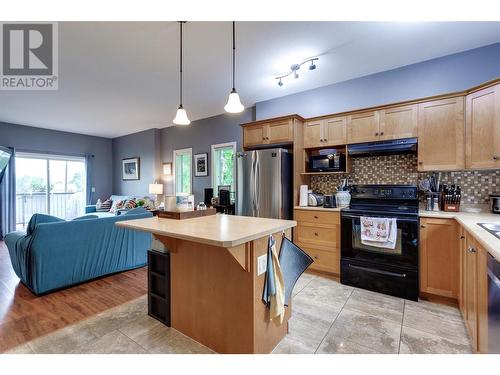 150 Mallach Road Unit# 204, Kelowna, BC - Indoor Photo Showing Kitchen