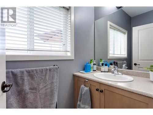 150 Mallach Road Unit# 204, Kelowna, BC - Indoor Photo Showing Bathroom