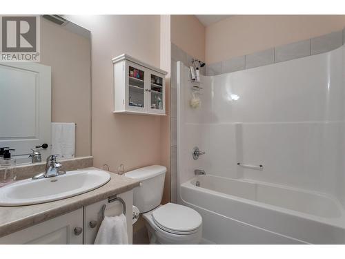 150 Mallach Road Unit# 204, Kelowna, BC - Indoor Photo Showing Bathroom