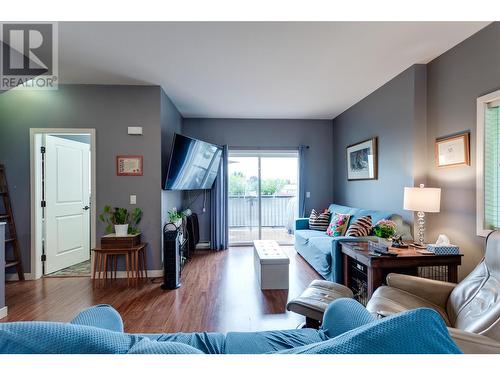 150 Mallach Road Unit# 204, Kelowna, BC - Indoor Photo Showing Living Room