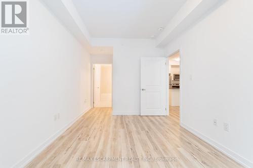 301 - 460 Dundas Street E, Hamilton (Waterdown), ON - Indoor Photo Showing Other Room