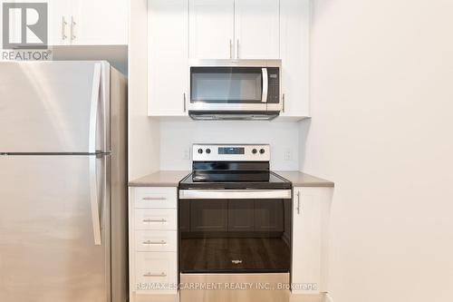 301 - 460 Dundas Street E, Hamilton (Waterdown), ON - Indoor Photo Showing Kitchen