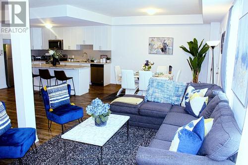 70 - 77 Diana Avenue, Brantford, ON - Indoor Photo Showing Living Room