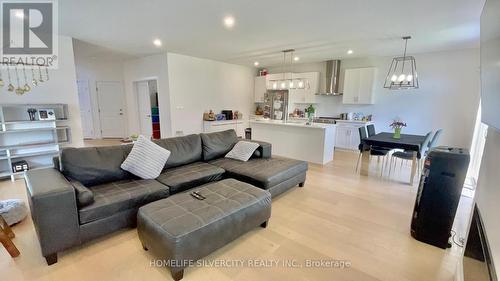 3898 Big Leaf Trail, London, ON - Indoor Photo Showing Living Room