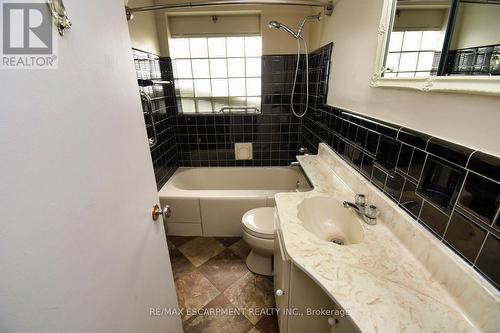 53 Martin Road, Hamilton (Rosedale), ON - Indoor Photo Showing Bathroom