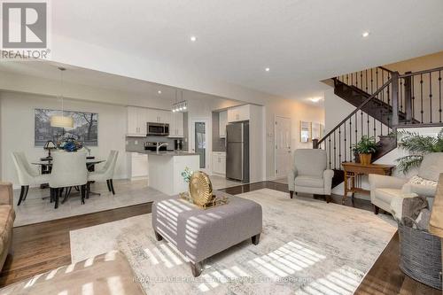 124 Shoreview Place, Hamilton (Stoney Creek), ON - Indoor Photo Showing Living Room