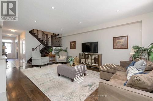 124 Shoreview Place, Hamilton (Stoney Creek), ON - Indoor Photo Showing Living Room