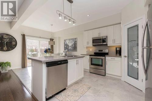 124 Shoreview Place, Hamilton (Stoney Creek), ON - Indoor Photo Showing Kitchen