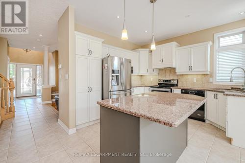 76 Moorland Crescent, Hamilton, ON - Indoor Photo Showing Kitchen With Upgraded Kitchen