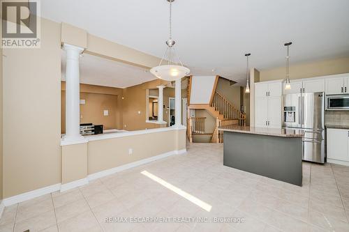 76 Moorland Crescent, Hamilton, ON - Indoor Photo Showing Kitchen With Upgraded Kitchen