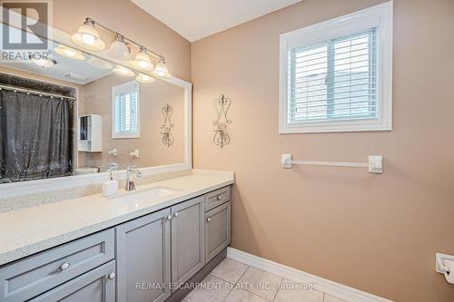 76 Moorland Crescent, Hamilton, ON - Indoor Photo Showing Bathroom