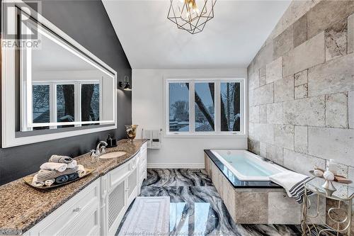 907 Reedmere Road, Windsor, ON - Indoor Photo Showing Bathroom