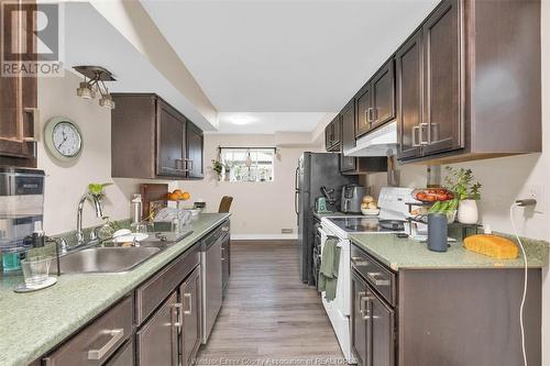 4851 Matchett Road, Windsor, ON - Indoor Photo Showing Kitchen