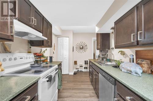 4851 Matchett Road, Windsor, ON - Indoor Photo Showing Kitchen