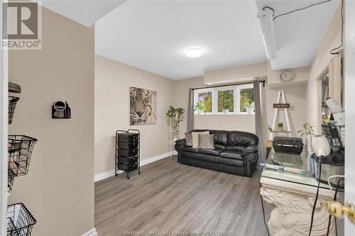 4851 Matchett Road, Windsor, ON - Indoor Photo Showing Living Room