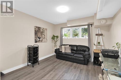 4851 Matchett Road, Windsor, ON - Indoor Photo Showing Living Room