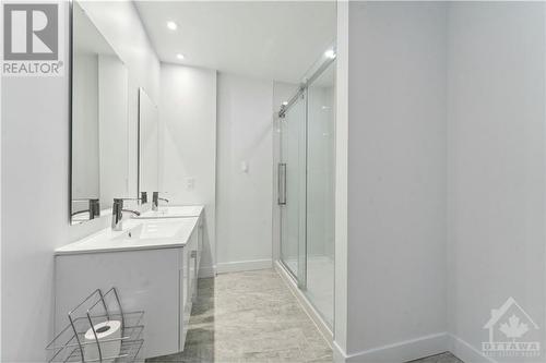 828 Maplewood Avenue Unit#A, Ottawa, ON - Indoor Photo Showing Bathroom