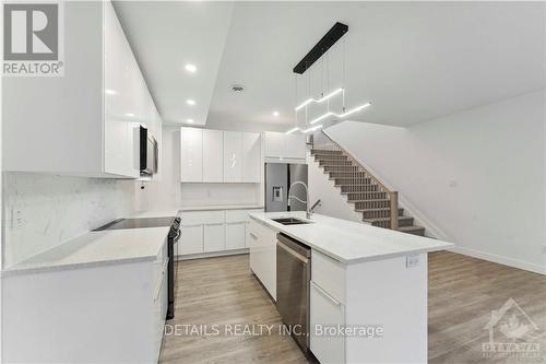 A - 828 Maplewood Avenue, Ottawa, ON - Indoor Photo Showing Kitchen