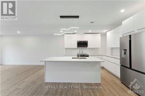 A - 828 Maplewood Avenue, Ottawa, ON - Indoor Photo Showing Kitchen With Double Sink With Upgraded Kitchen