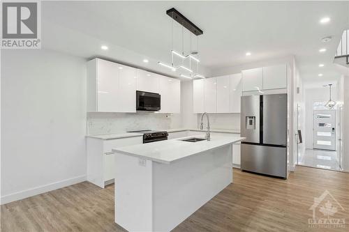 828 Maplewood Avenue Unit#A, Ottawa, ON - Indoor Photo Showing Kitchen With Upgraded Kitchen