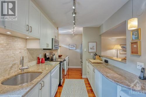 655 Richmond Road Unit#34, Ottawa, ON - Indoor Photo Showing Kitchen